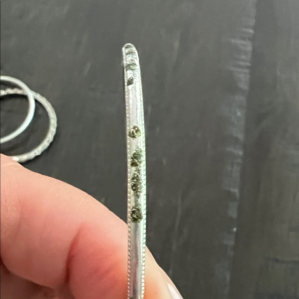 Elegant Silver Diamond-Patterned Bangle - image 4